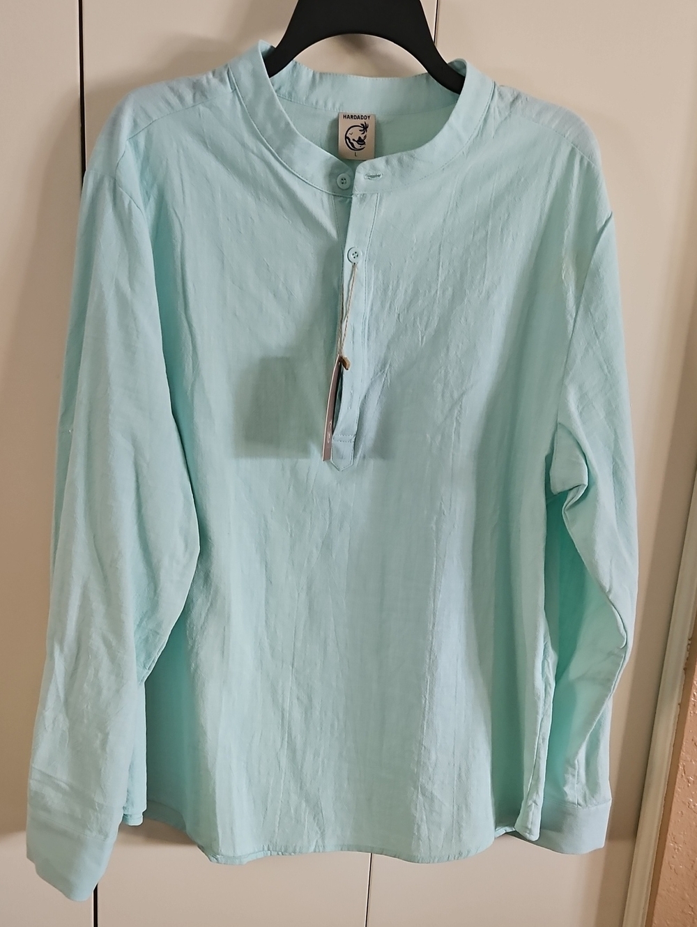 Men’s Light Green Long-Sleeve Henley Shirt